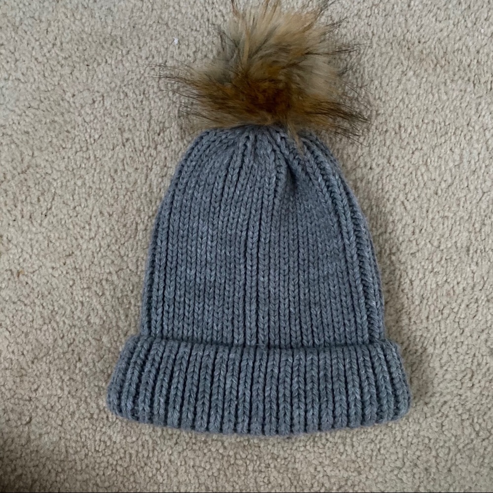 Grey Pom Pom toque